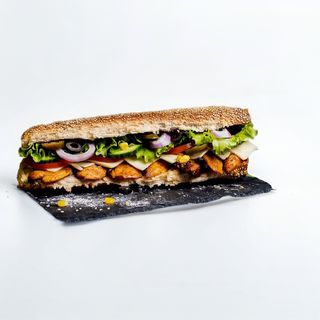 Сандвич с пилешко печено и крема сирене (250г)