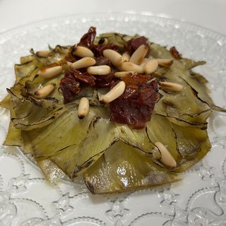 Alcachofa con piñones 