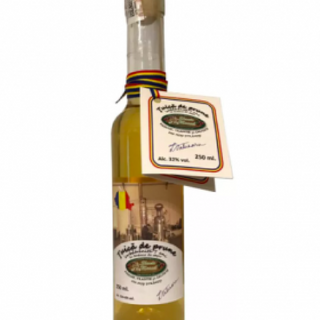 Tuica de prune imbatranita