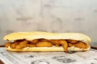 BOCADILLO CALAMARES CON ALI OLI 