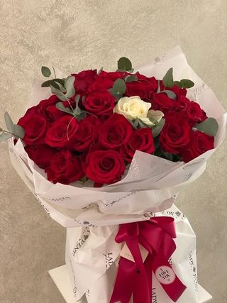 Buchet 29 trandafiri rosii