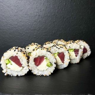 Каліфорнія в кунжуті з тунцем 310г