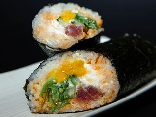 Рол Фірмовий з тунцем та манго (340g)