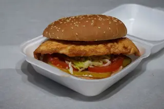 Burger cu snitel pui
