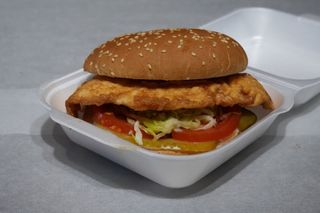 Burger cu snitel pui