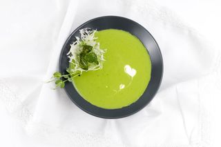 Supă cremă de mazăre cu mentă