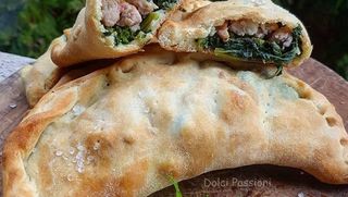 Calzone friarielli e salsiccia rossa