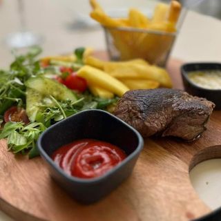 STEK Z POLĘDWICY WOŁOWEJ