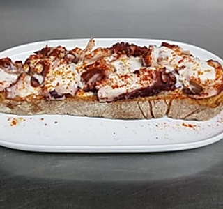 Tosta De Pulpo Con Tetilla