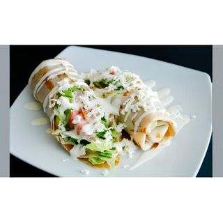 Clatita cu salata, sunca cotto, rosii