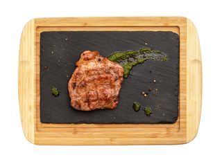 Свински вратен стек с гарнитура и барбекю сос (280г)