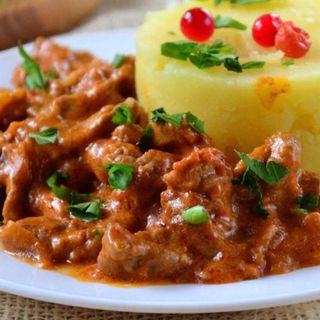 Beef stroganoff with mashed potatoes) 250gr