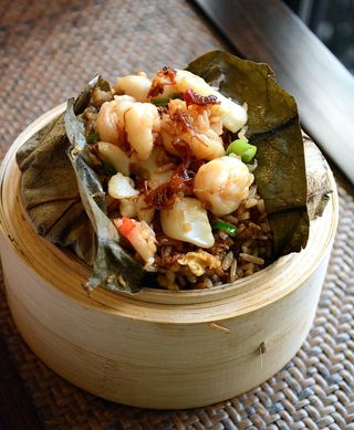 99. Arroz Con Mariscos En Hoja De Loto