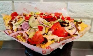 Kebab w bułce z serem