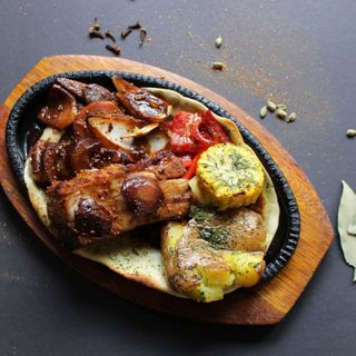 Свинні ребра з печі з вишнею та сливою 620г