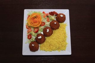 Falafel na talerzu