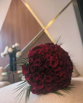 51 de trandafiri roșii si verdeata - Eternal Flame