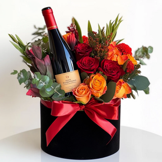 Aranjament floral în cutie cu trandafiri roșii, orange și prosecco