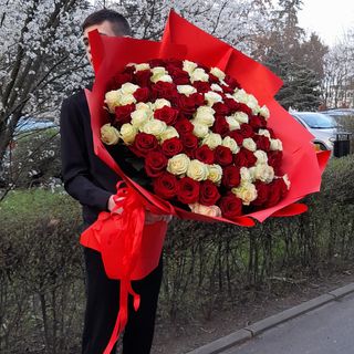 Bukiet biało-czerwonych róż 70-80cm 50 sztuk