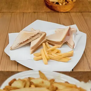 Tost sendvič sa pršutom