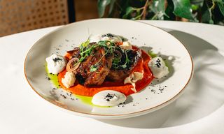 საქონლის ენა რომესკოს სოუსით