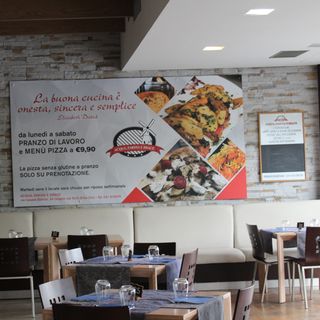 Antipasto di mare acqua, farina e brace