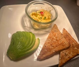 Desayuno Huevos Organicos Y Tostada