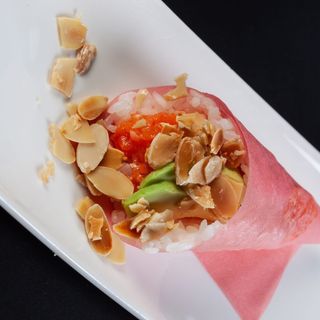 temaki rosa spicy salmon