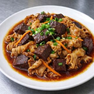 Dobrada De Porco Salteada Com Sangue De Pato