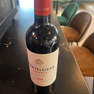 Botella de vino tinto Montelciego