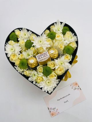 Heart Shaped Flower With A 3Pc Ferreror Roche - Large