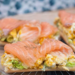 TOSTA DE SALMON AHUMADO