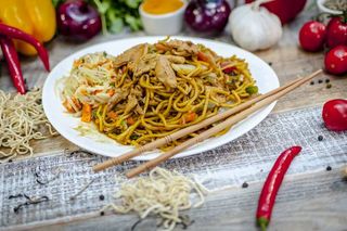 Makaron z Kurczakiem i Warzywami