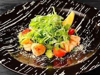 Салат з креветками та авокадо (175 гр)