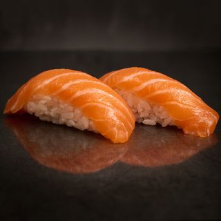 Nigiri Salmón (2p)