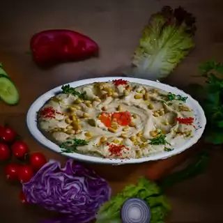 HUMMUS CU MUGURI DE PIN