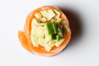 Salmone all'esterno tartare avocado all'interno