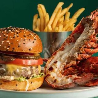 OBA PREMIUM BURGER / BURGER DE VITĂ CU HOMAR