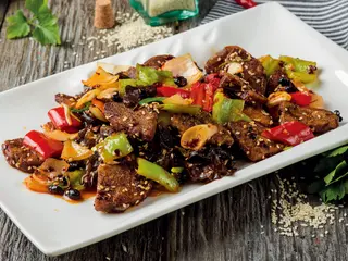 Говядина жареная в остром соусе (400г)