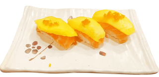 Nigiri de Salmón y Mango ( 2 uds )
