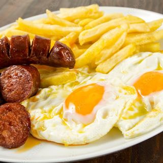 Longaniza, Patatas Y Dos Huevos
