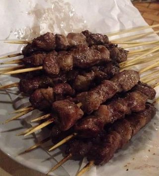 20 Arrosticini di carne e una pizza fritta baby in omaggio