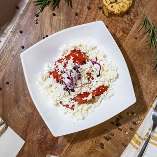 Salată de roșii cu brânză