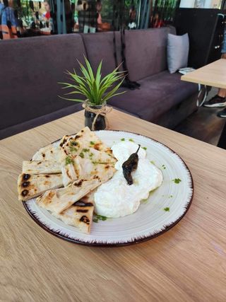 Тиросалата с пърленка