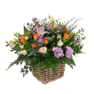 Moeder. Cesto De Mimbre Con Rosas Spray Y Aster