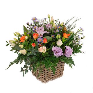 Moeder. Cesto De Mimbre Con Rosas Spray Y Aster