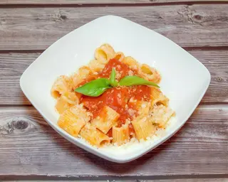 Rigatoni pomodoro e basilico