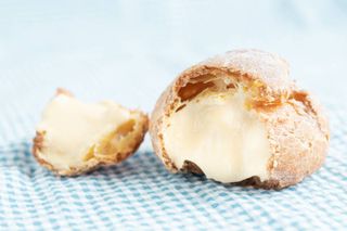 Bigne con crema pasticcera