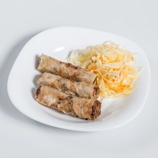 Sajgonki z surówką