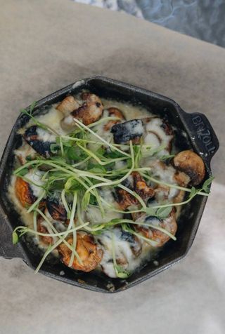 Печериці запечені з сиром сулугуні